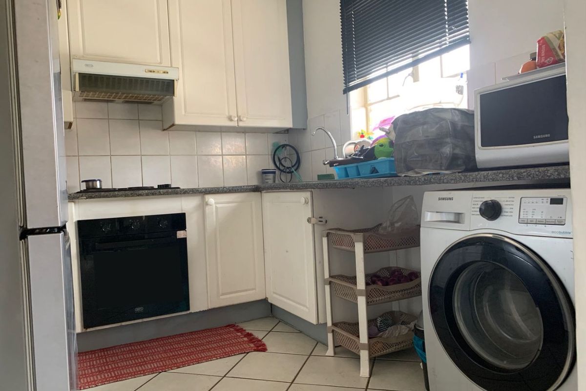 IMMACULATE 2-BEDROOM UNIT FOR SALE IN SECURE COMPLEX | CRYSTAL GARDENS, AMBERFIELD - Photo 3
