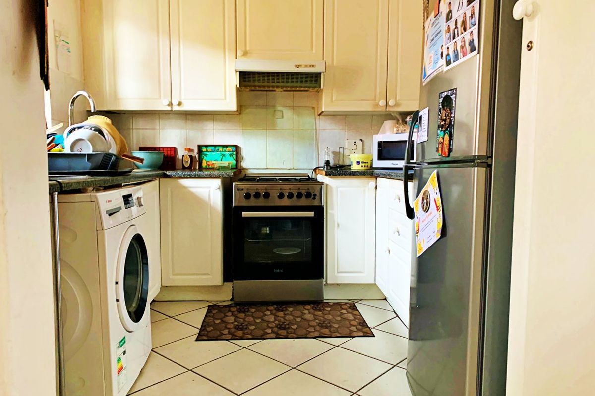 GROUND FLOOR 2-BEDROOM UNIT WITH PRIVATE GARDEN IN SOUGHT-AFTER CRYSTAL GARDENS, AMBERFIELD! - Photo 3