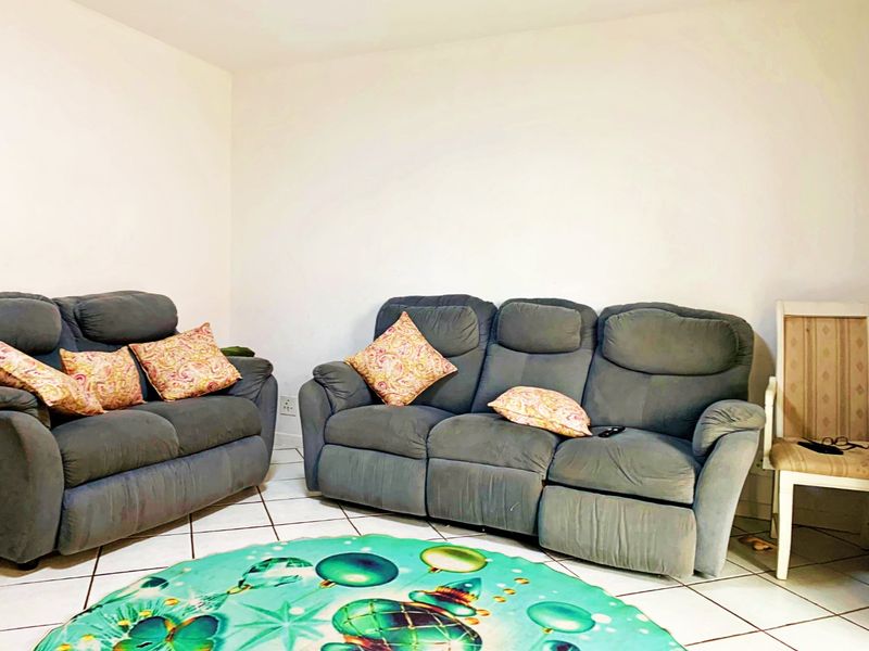 GROUND FLOOR 2-BEDROOM UNIT WITH PRIVATE GARDEN IN SOUGHT-AFTER CRYSTAL GARDENS, AMBERFIELD! - Photo 8