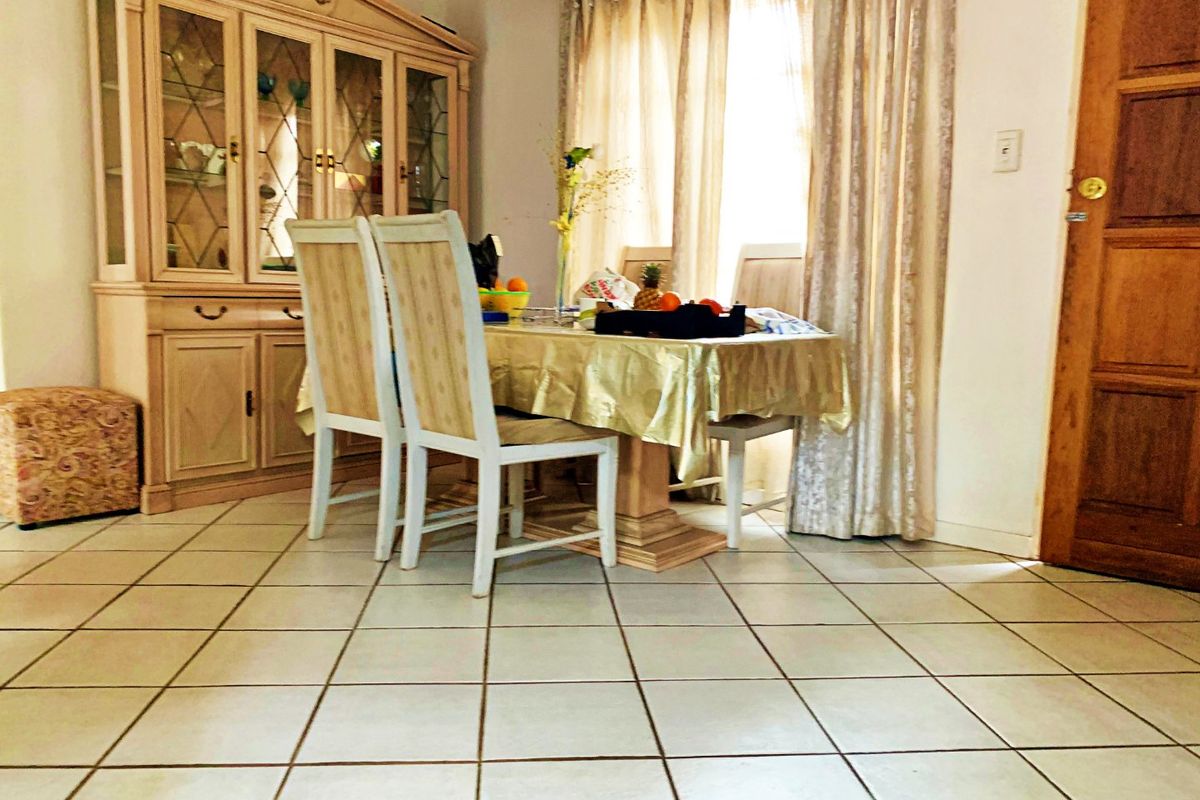 GROUND FLOOR 2-BEDROOM UNIT WITH PRIVATE GARDEN IN SOUGHT-AFTER CRYSTAL GARDENS, AMBERFIELD! - Photo 5