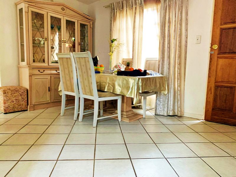 GROUND FLOOR 2-BEDROOM UNIT WITH PRIVATE GARDEN IN SOUGHT-AFTER CRYSTAL GARDENS, AMBERFIELD! - Photo 5