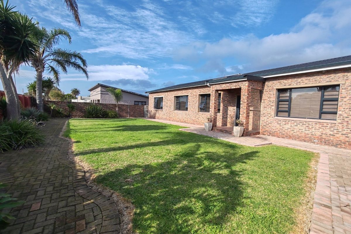 Stunning Multi-Functional Family Home with Flatlet and Workshop - Photo 2