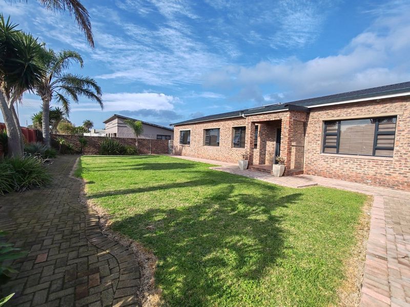 Stunning Multi-Functional Family Home with Flatlet and Workshop - Photo 2