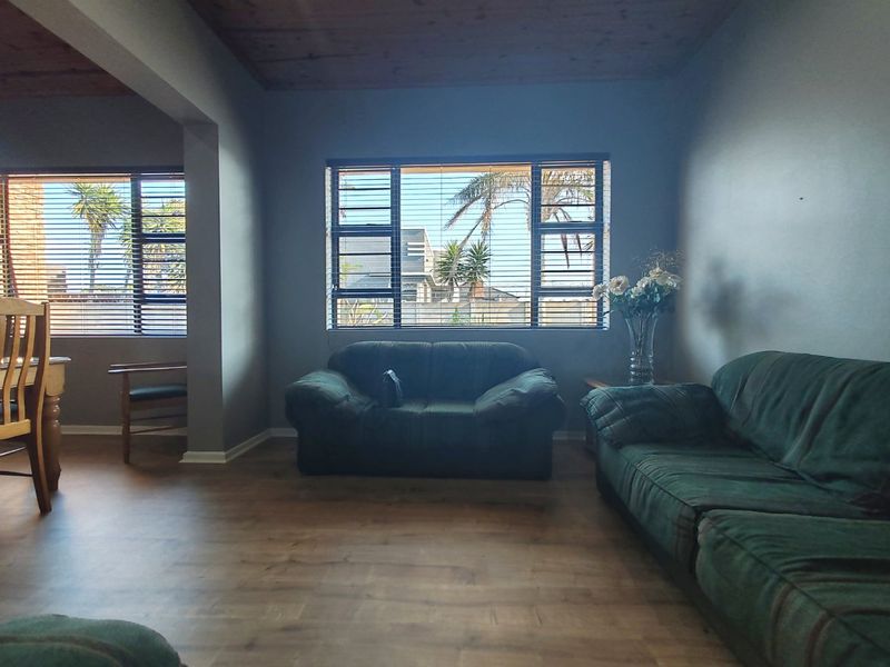 Stunning Multi-Functional Family Home with Flatlet and Workshop - Photo 10