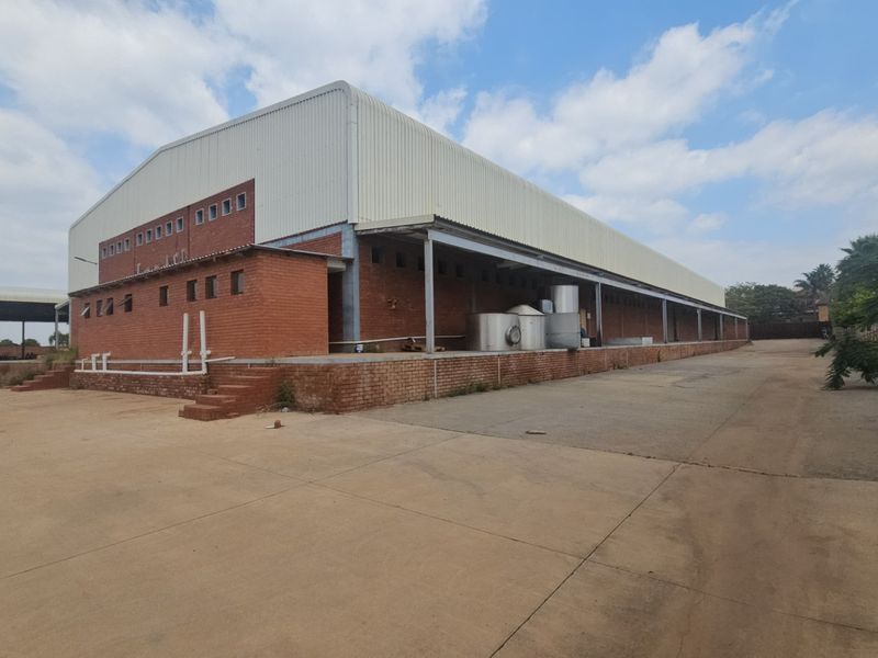 1200 m/2 Warehouse under roof Available for Rental in Andeon - Photo 2
