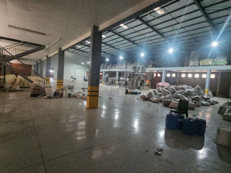 1200 m/2 Warehouse under roof Available for Rental in Andeon - Photo 3