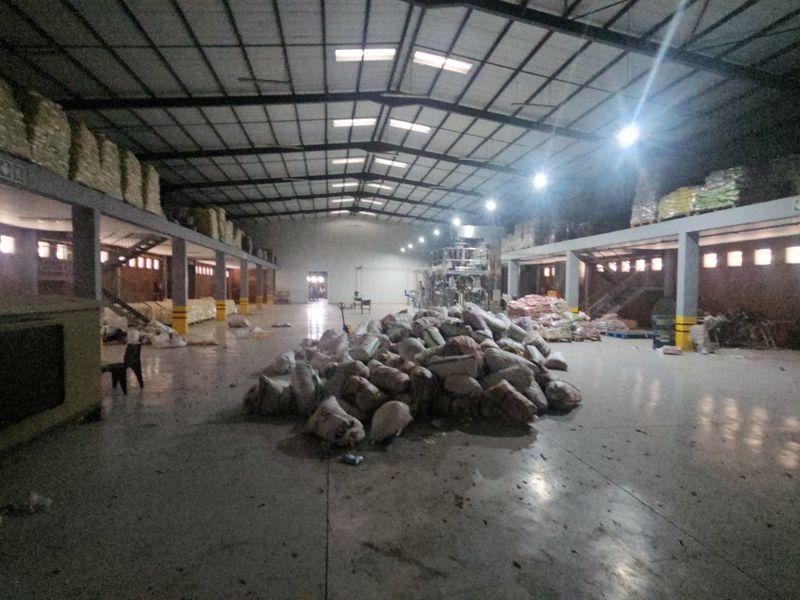 1200 m/2 Warehouse under roof Available for Rental in Andeon - Photo 4