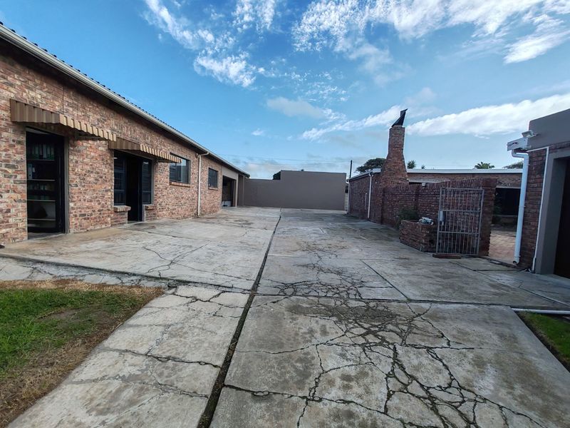 Versatile Commercial & Residential Property with Workshops, Offices, and Income Potential - Photo 4