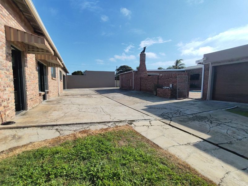 Versatile Commercial & Residential Property with Workshops, Offices, and Income Potential - Photo 3