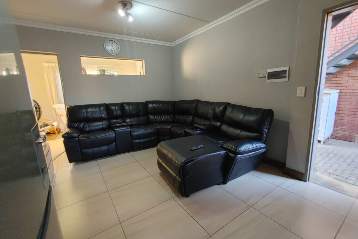 Ground Floor 2-Bedroom Unit with Private Garden & Indoor Braai – Family-Friendly Living! - Photo 4