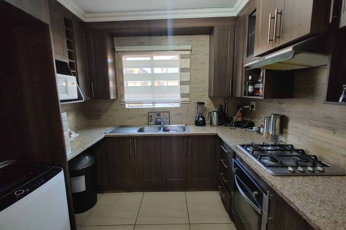 Ground Floor 2-Bedroom Unit with Private Garden & Indoor Braai – Family-Friendly Living! - Photo 2