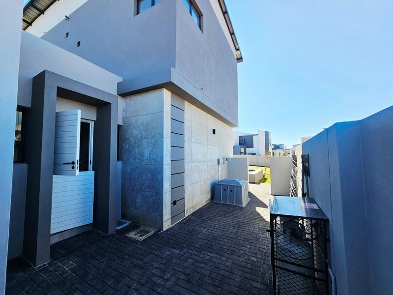 A Beautiful and Ultra Modern Brand new 4 Bedroom 4 Bathroom house for sale in Midstream Estate - Photo 2