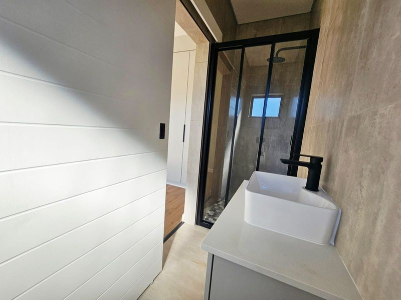 A Beautiful and Ultra Modern Brand new 4 Bedroom 4 Bathroom house for sale in Midstream Estate - Photo 10