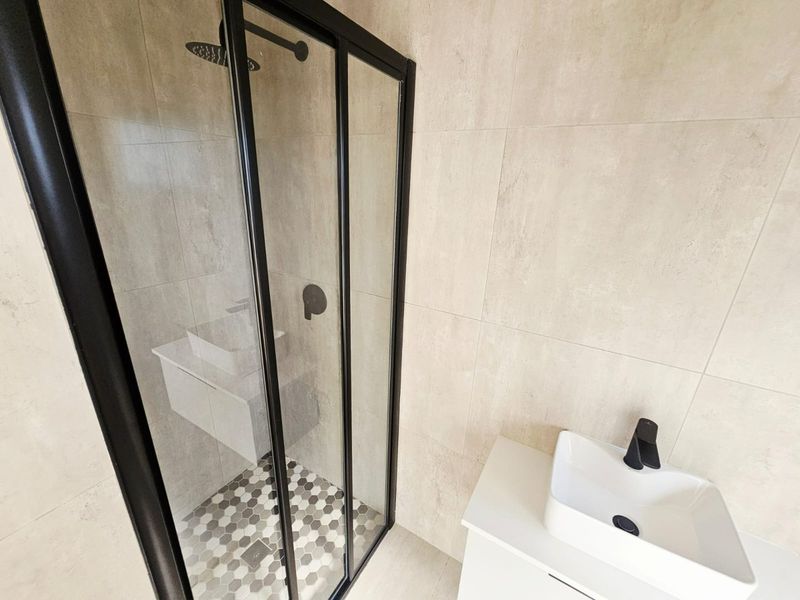 A Beautiful and Ultra Modern Brand new 4 Bedroom 4 Bathroom house for sale in Midstream Estate - Photo 8