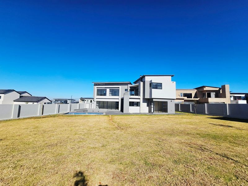 A Beautiful and Ultra Modern Brand new 4 Bedroom 4 Bathroom house for sale in Midstream Estate - Photo 3