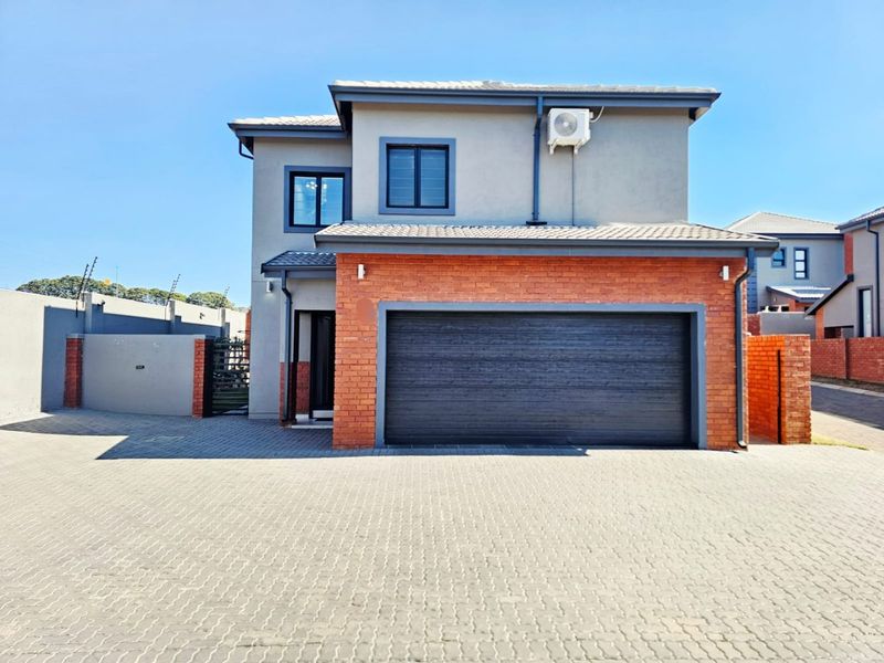 Beautiful New Development in Raslouw - 3 bed 2.5 bath for Sale Phase 2  - Photo 1