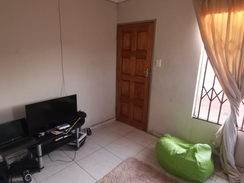 Charming 3-Bedroom Home – Glenway Estate, Rayton - Photo 4