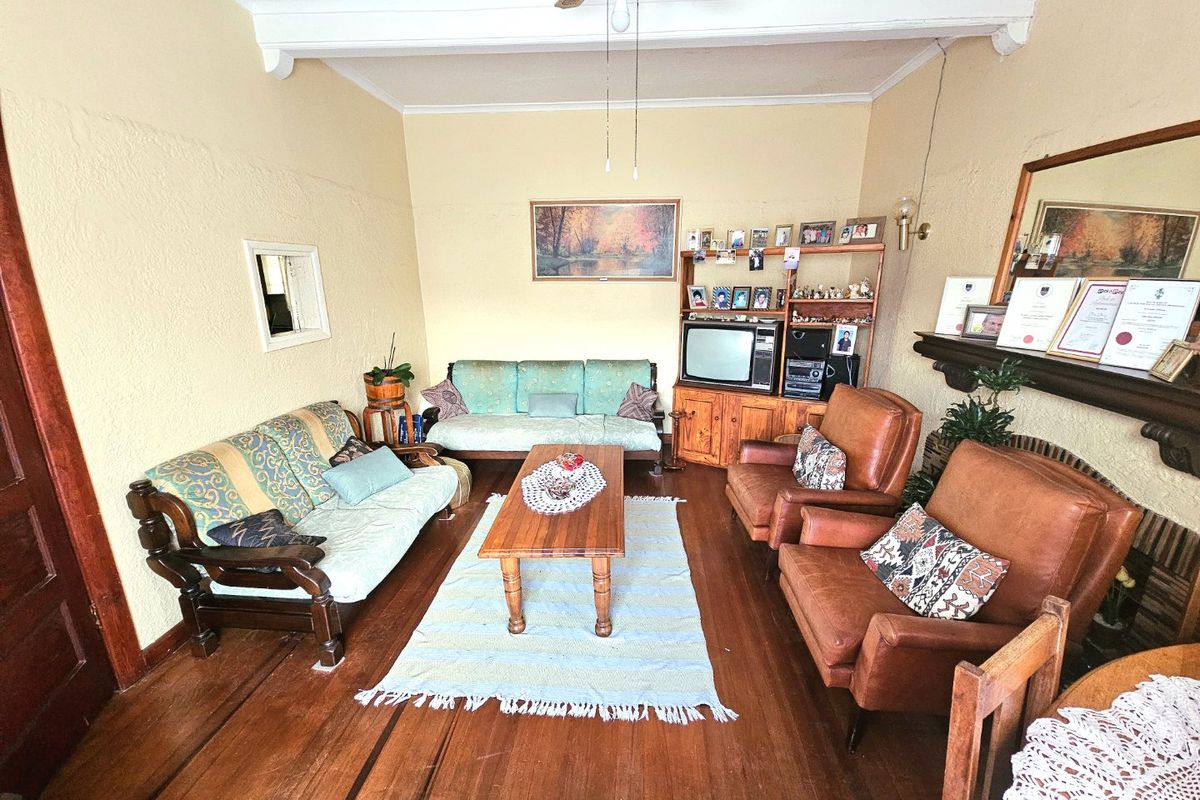 Four bedroom family home - Photo 3