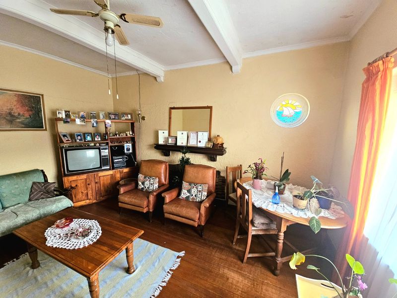 Four bedroom family home - Photo 4