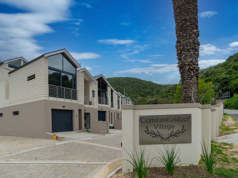 Fully Furnished Modern 3 Bedroom Townhouse in the Heart of Wilderness – A Rare Coastal Gem. - Photo 2