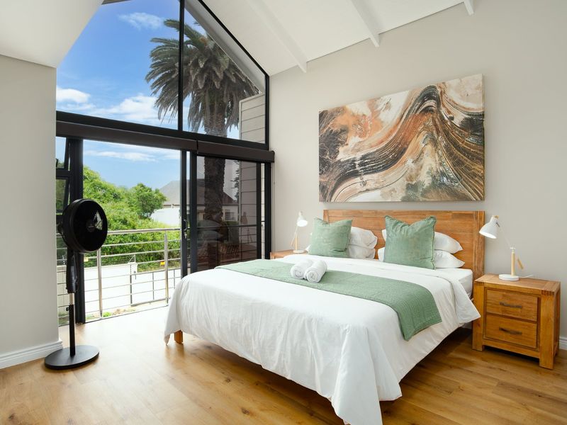 Fully Furnished Modern 3 Bedroom Townhouse in the Heart of Wilderness – A Rare Coastal Gem. - Photo 9