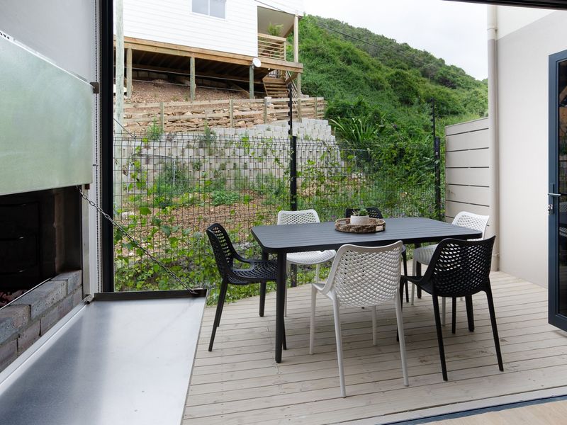 Fully Furnished Modern 3 Bedroom Townhouse in the Heart of Wilderness – A Rare Coastal Gem. - Photo 8