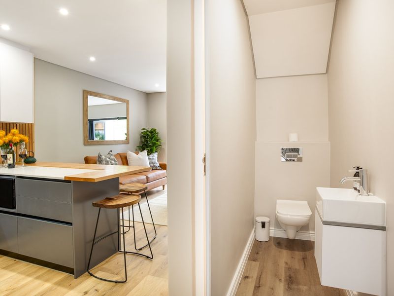 Fully Furnished Modern 3 Bedroom Townhouse in the Heart of Wilderness – A Rare Coastal Gem. - Photo 7