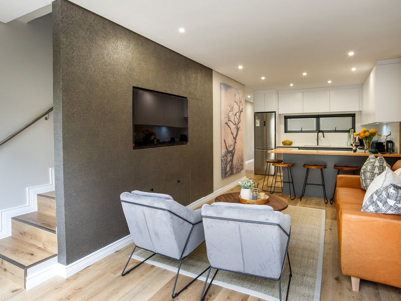 Fully Furnished Modern 3 Bedroom Townhouse in the Heart of Wilderness – A Rare Coastal Gem. - Photo 6