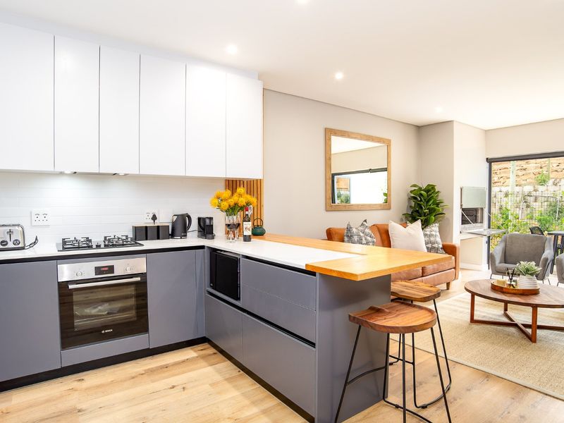 Fully Furnished Modern 3 Bedroom Townhouse in the Heart of Wilderness – A Rare Coastal Gem. - Photo 5