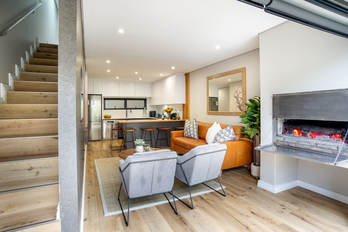 Fully Furnished Modern 3 Bedroom Townhouse in the Heart of Wilderness – A Rare Coastal Gem. - Photo 3