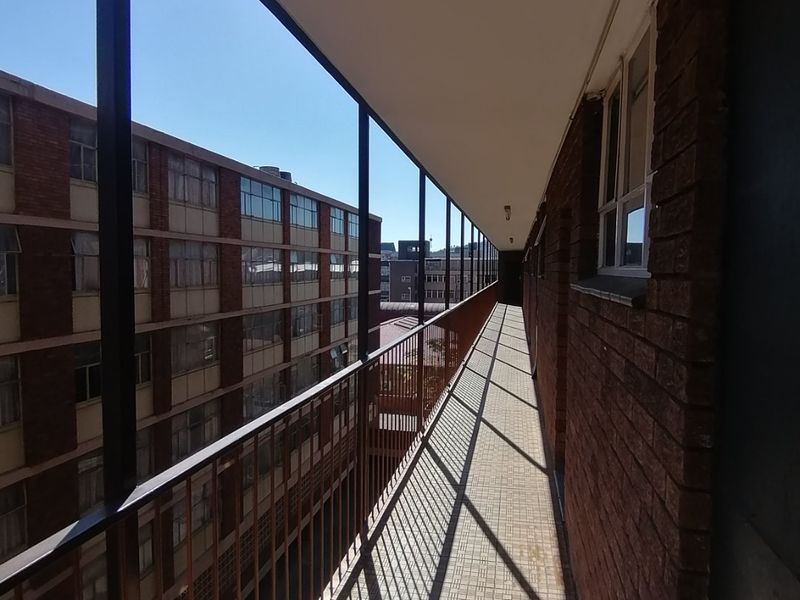 Beautiful 2-Bedroom Flat for Sale  - Photo 2