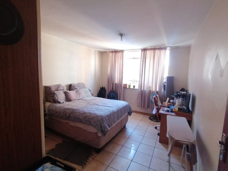 Beautiful 2-Bedroom Flat for Sale  - Photo 6