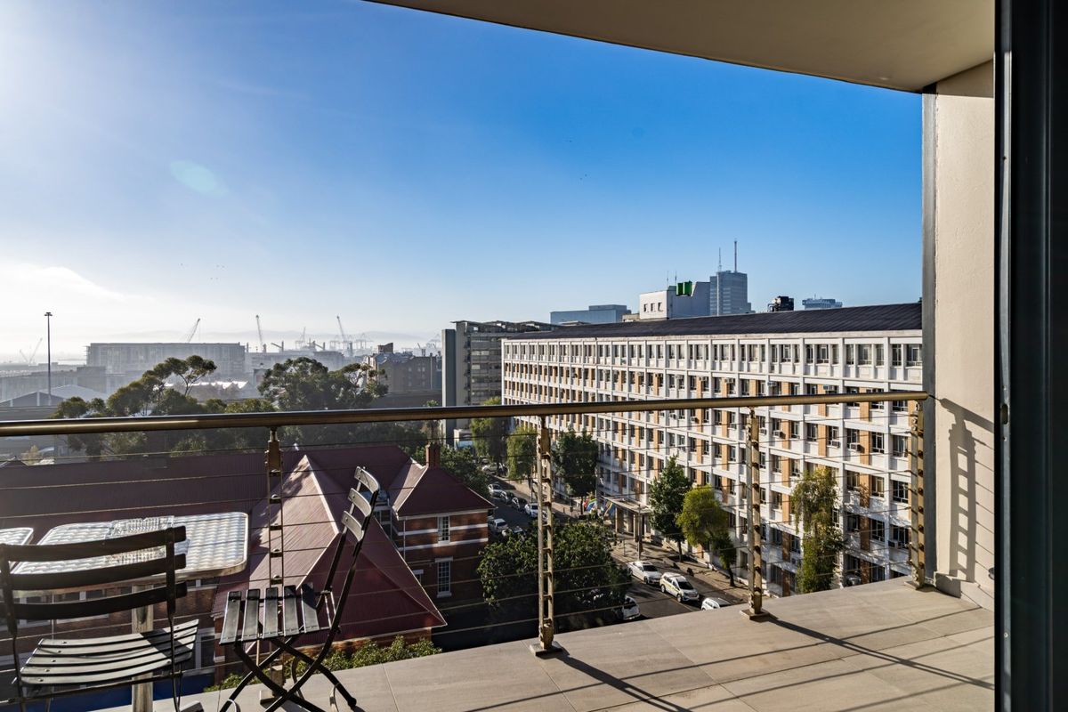Stylish apartment with fantastic Airbnb Potential in The Rockwell. (Plus storeroom!)  - Photo 5