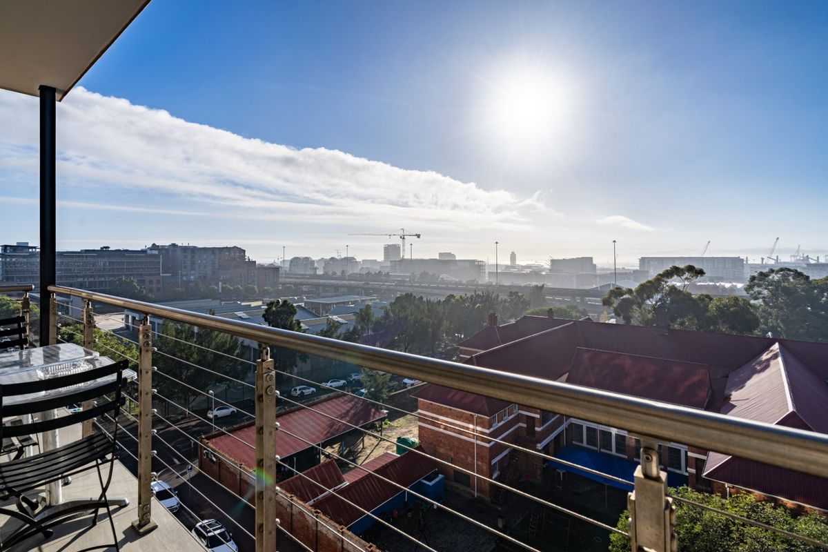 Stylish apartment with fantastic Airbnb Potential in The Rockwell. (Plus storeroom!)  - Photo 4