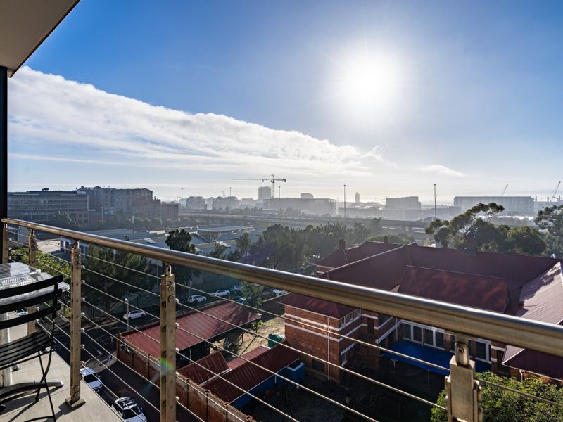 Stylish apartment with fantastic Airbnb Potential in The Rockwell. (Plus storeroom!)  - Photo 4