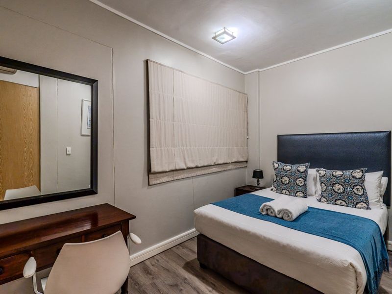 Stylish apartment with fantastic Airbnb Potential in The Rockwell. (Plus storeroom!)  - Photo 10