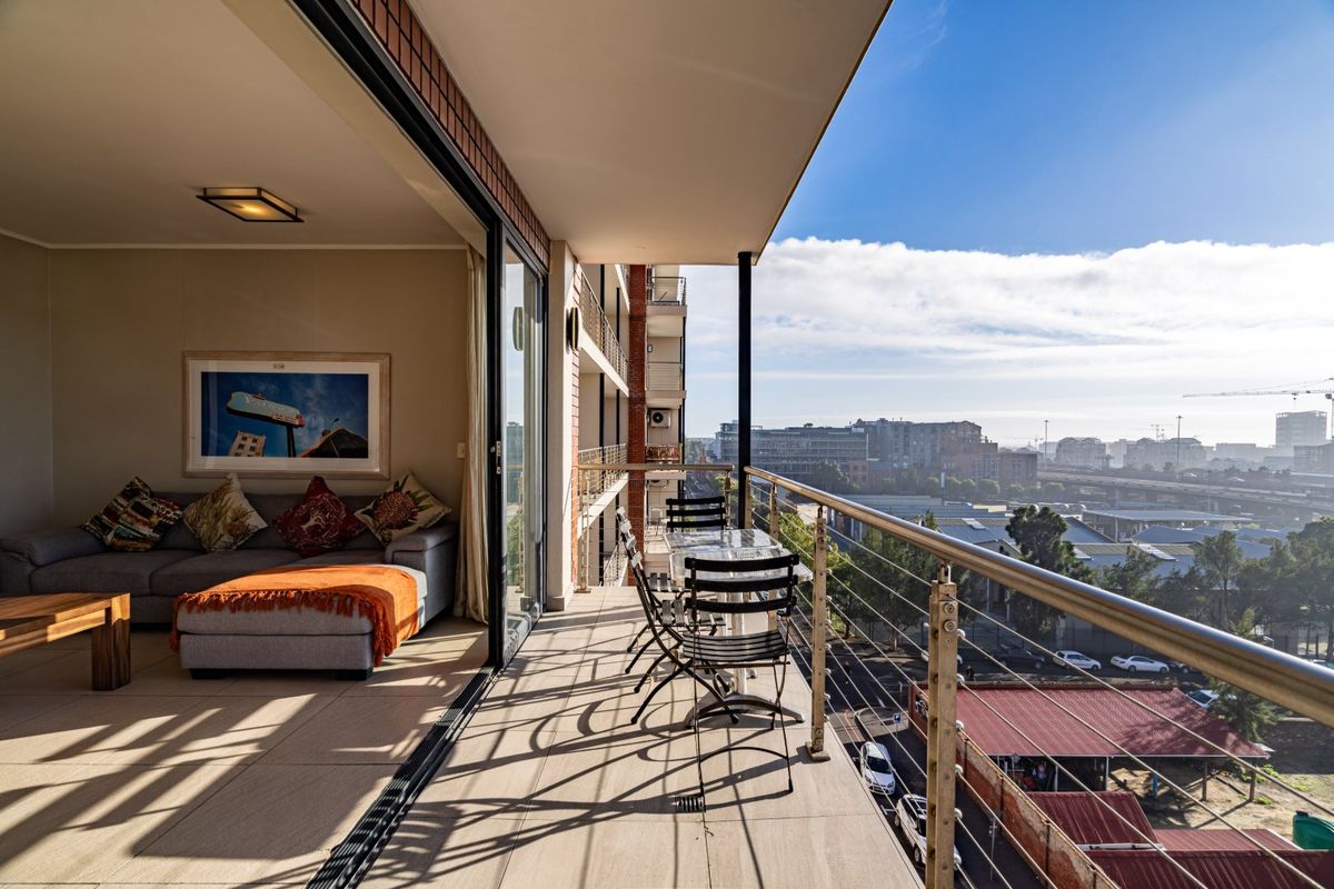 Stylish apartment with fantastic Airbnb Potential in The Rockwell. (Plus storeroom!)  - Photo 3