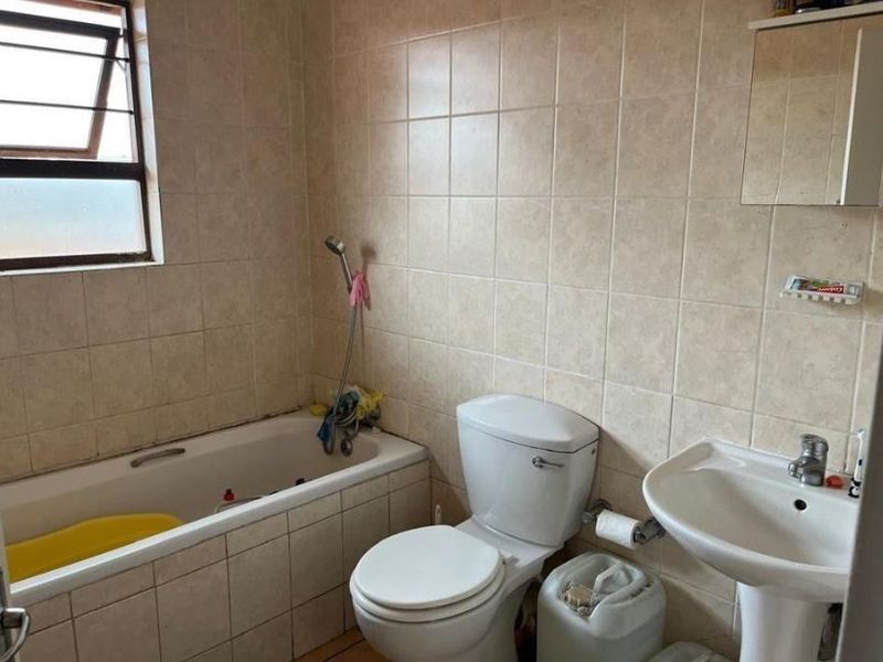 Modern Pet-Friendly Simplex with Comunal Pool and Braai Area in Prime Bedfordview Location – Comfort, Convenience and Style Await You! - Photo 8