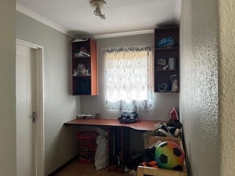 Modern Pet-Friendly Simplex with Comunal Pool and Braai Area in Prime Bedfordview Location – Comfort, Convenience and Style Await You! - Photo 9