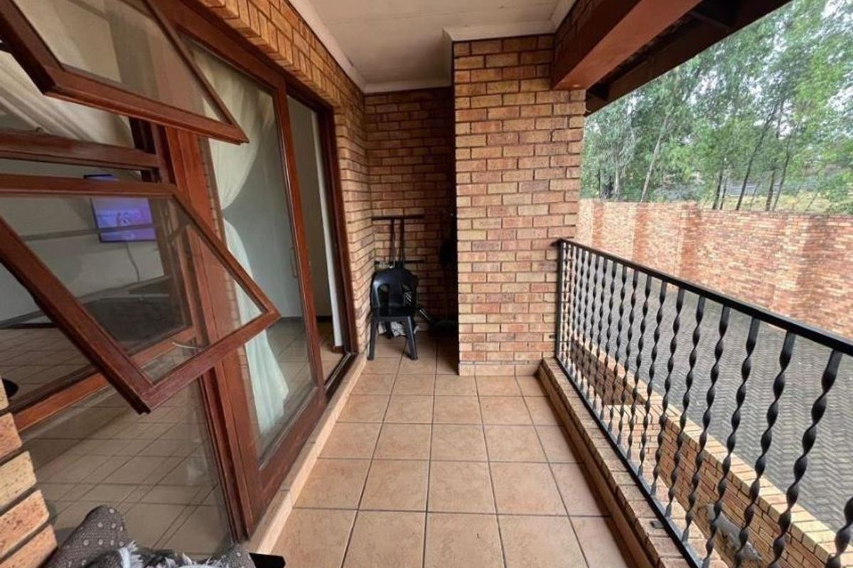 Modern Pet-Friendly Simplex with Comunal Pool and Braai Area in Prime Bedfordview Location – Comfort, Convenience and Style Await You! - Photo 4