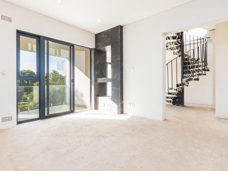 Magnificent Penthouse in Bryanston with Fantastic Views - No transfer duty! - Photo 3