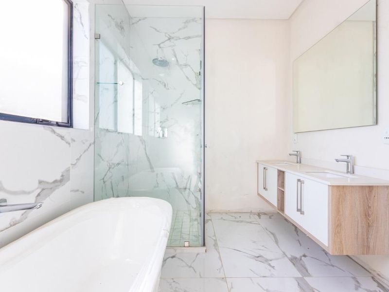 Magnificent Penthouse in Bryanston with Fantastic Views - No transfer duty! - Photo 9