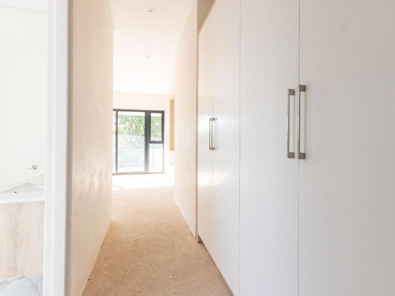 Magnificent Penthouse in Bryanston with Fantastic Views - No transfer duty! - Photo 8