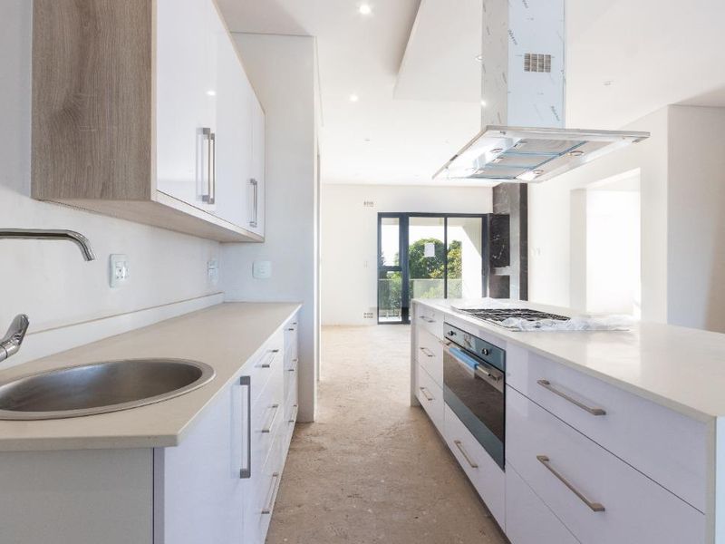 Magnificent Penthouse in Bryanston with Fantastic Views - No transfer duty! - Photo 6