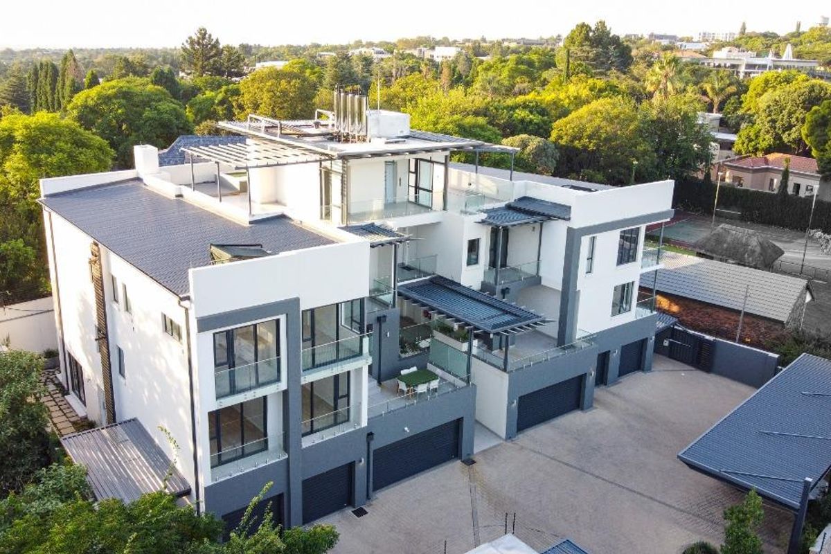 Magnificent Penthouse in Bryanston with Fantastic Views - No transfer duty! - Photo 2