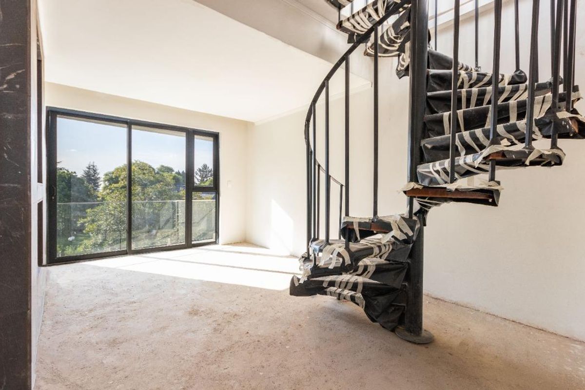 Magnificent Penthouse in Bryanston with Fantastic Views - No transfer duty! - Photo 4