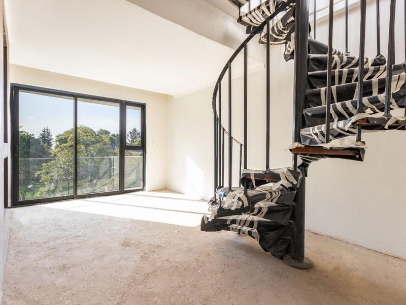 Magnificent Penthouse in Bryanston with Fantastic Views - No transfer duty! - Photo 4