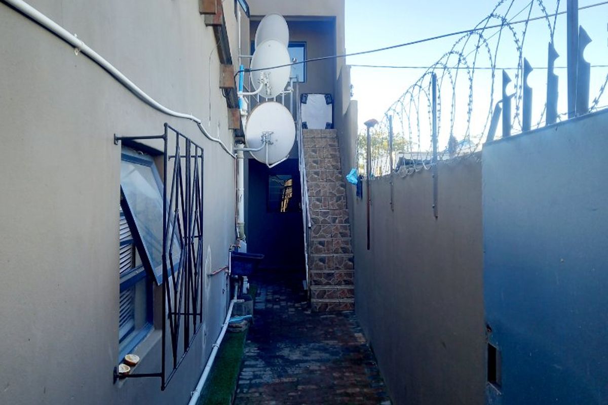 Income-Generating Property with 8 Tenanted Flatlets – Wallacedene, Kraaifontein - Photo 4