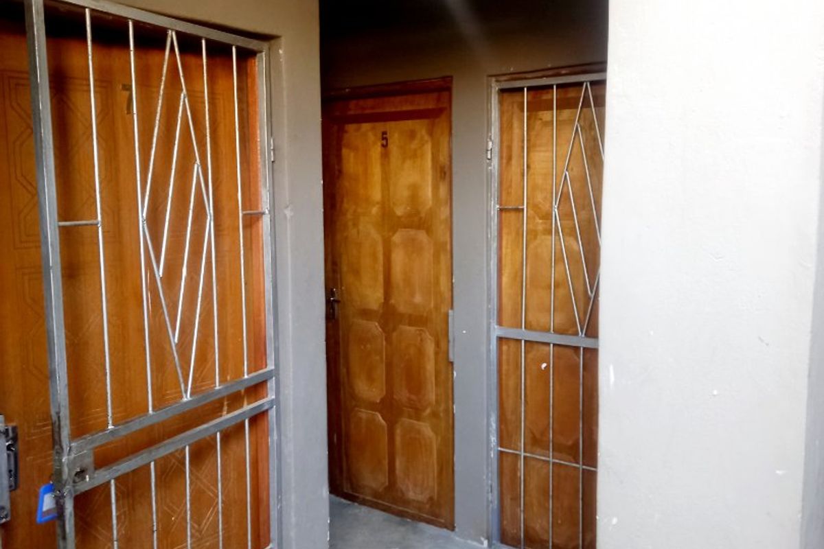 Income-Generating Property with 8 Tenanted Flatlets – Wallacedene, Kraaifontein - Photo 5