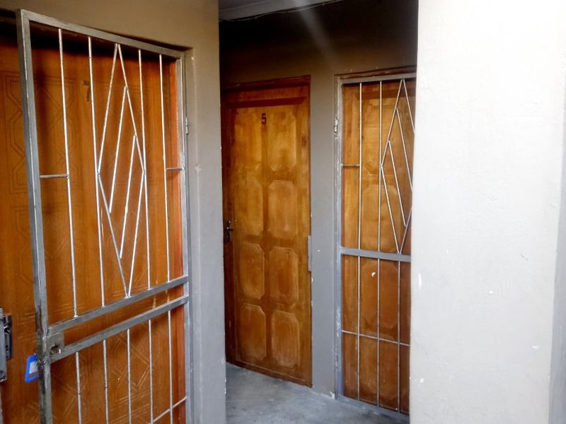 Income-Generating Property with 8 Tenanted Flatlets – Wallacedene, Kraaifontein - Photo 5